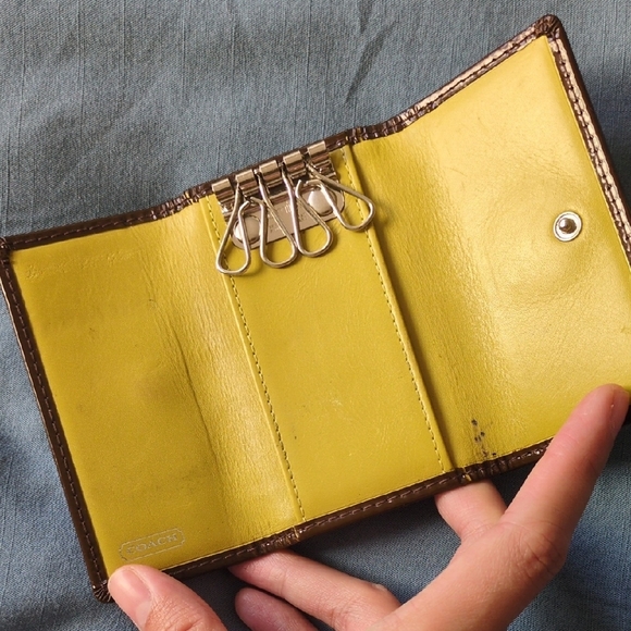 Coach Brown Leather Key & Card Holder with Embossed Logo - Picture 3 of 7